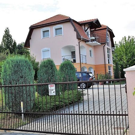 Katalin Apartmanhaz Залакарос Екстериор снимка