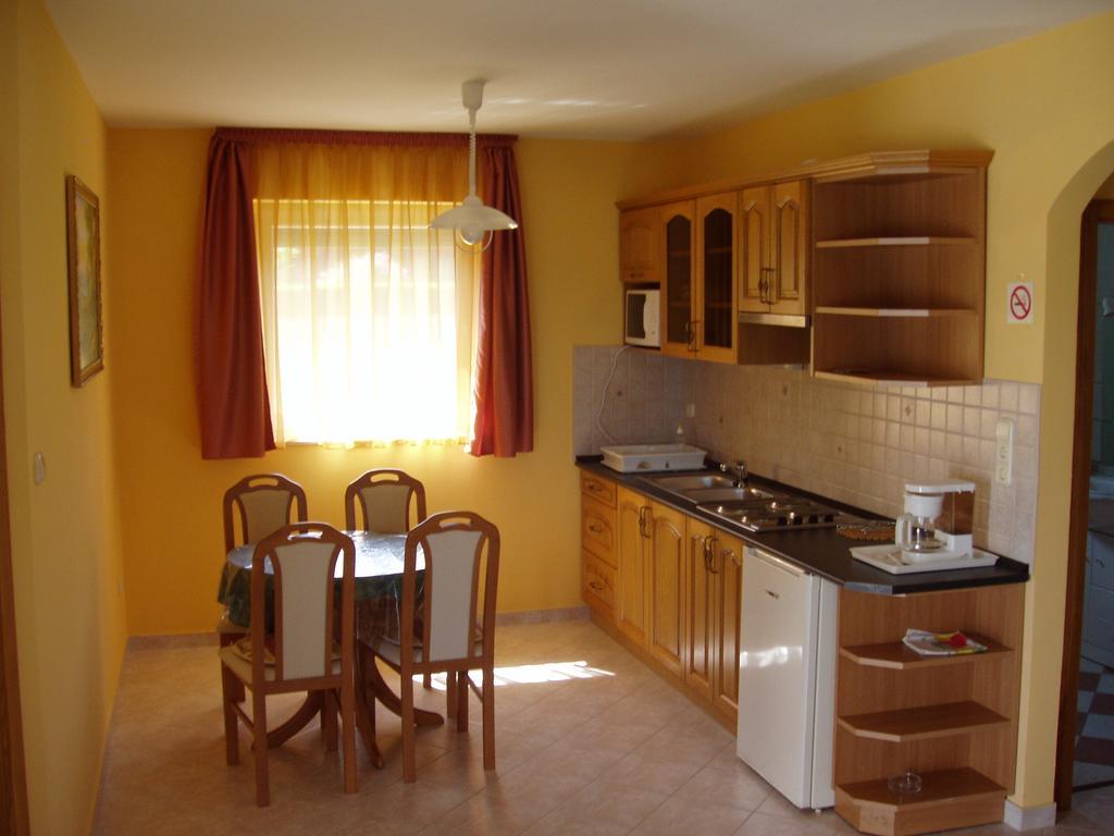 Katalin Apartmanhaz Залакарос Екстериор снимка